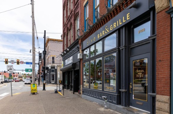 Dive Bar & Grille (South Side)